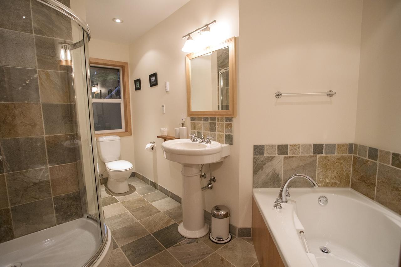 Chesterman Hideaway Hotel Tofino Exterior photo