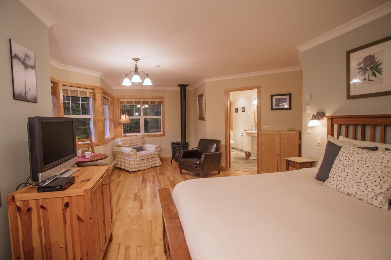 Chesterman Hideaway Hotel Tofino Exterior photo