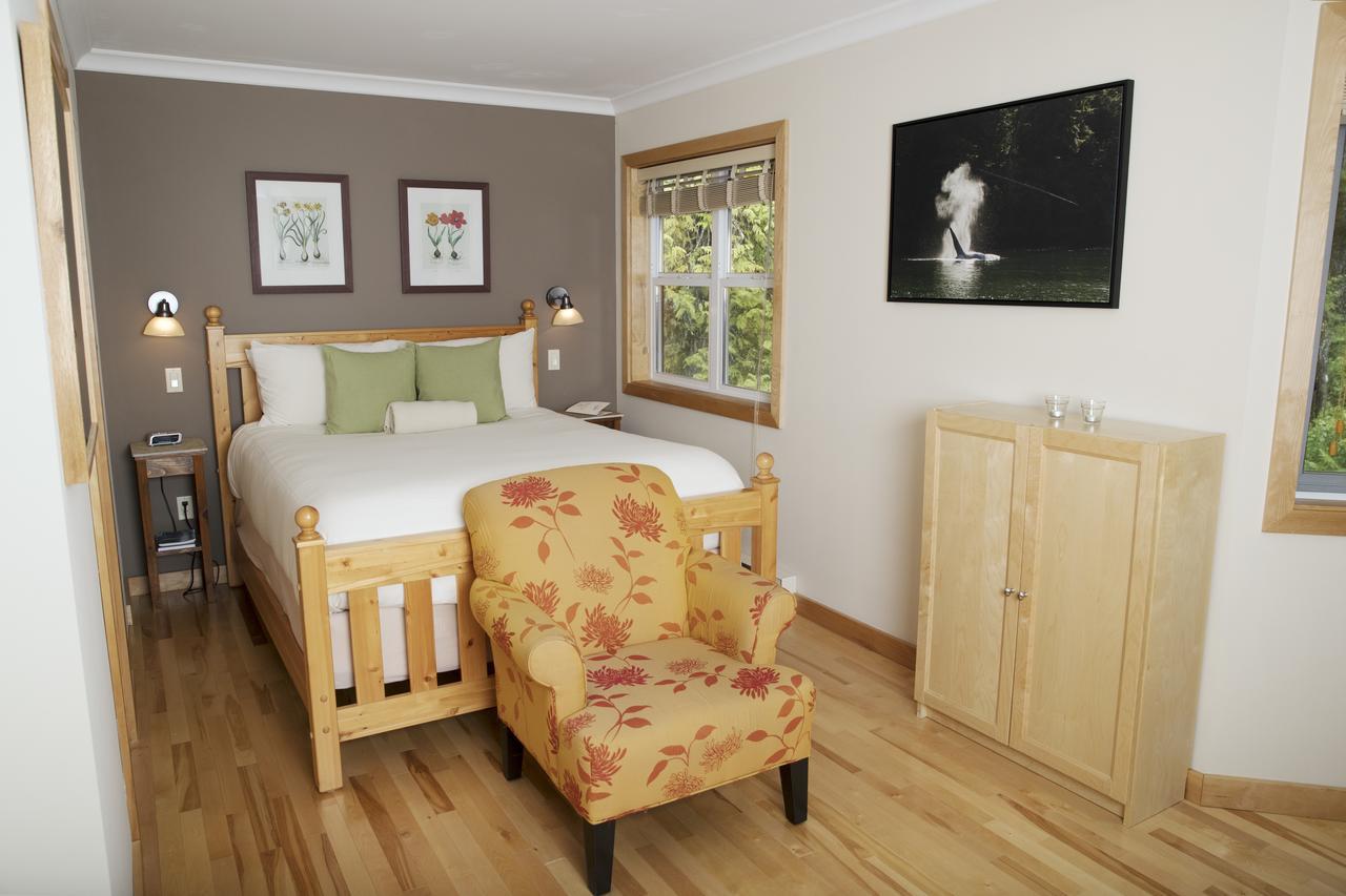 Chesterman Hideaway Hotel Tofino Exterior photo